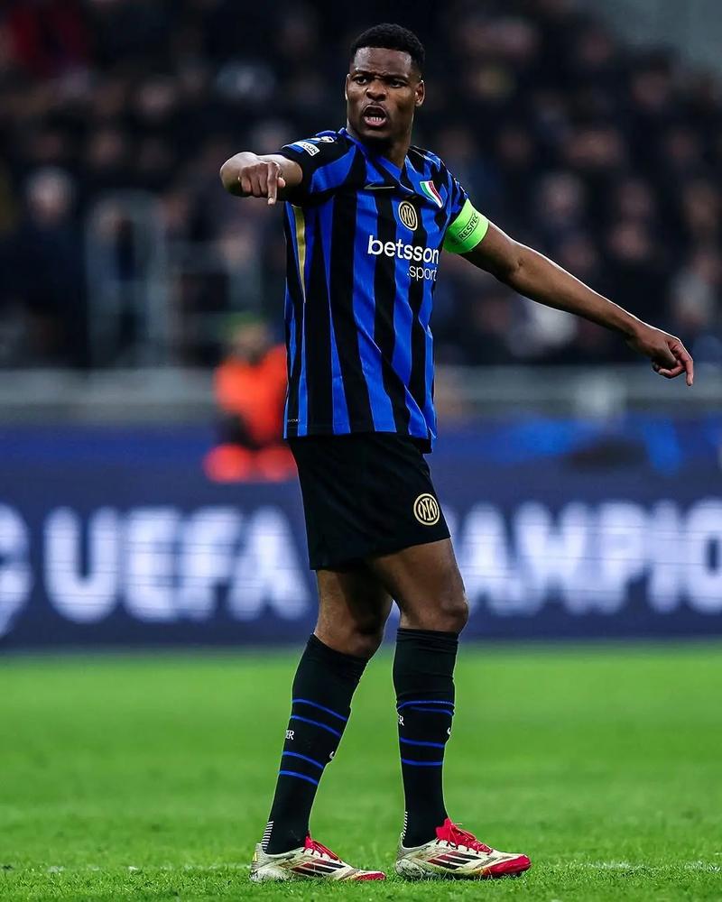 寒冰射手！萨格斯半场9中0仅得2分，邓罗7中1