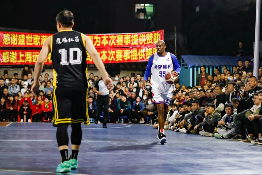 安帅谈维尼修斯国家德比不满被换下：我跟他说他犯了一个错误（安切洛蒂回应维尼修斯对国家德比被换下不满：我已告诉他他做错了）