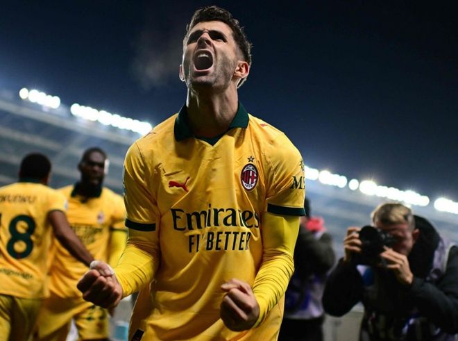 足球国足门将扑出关键点球，助球队惊险取胜（国足门将神扑关键点球，助球队险胜告捷）