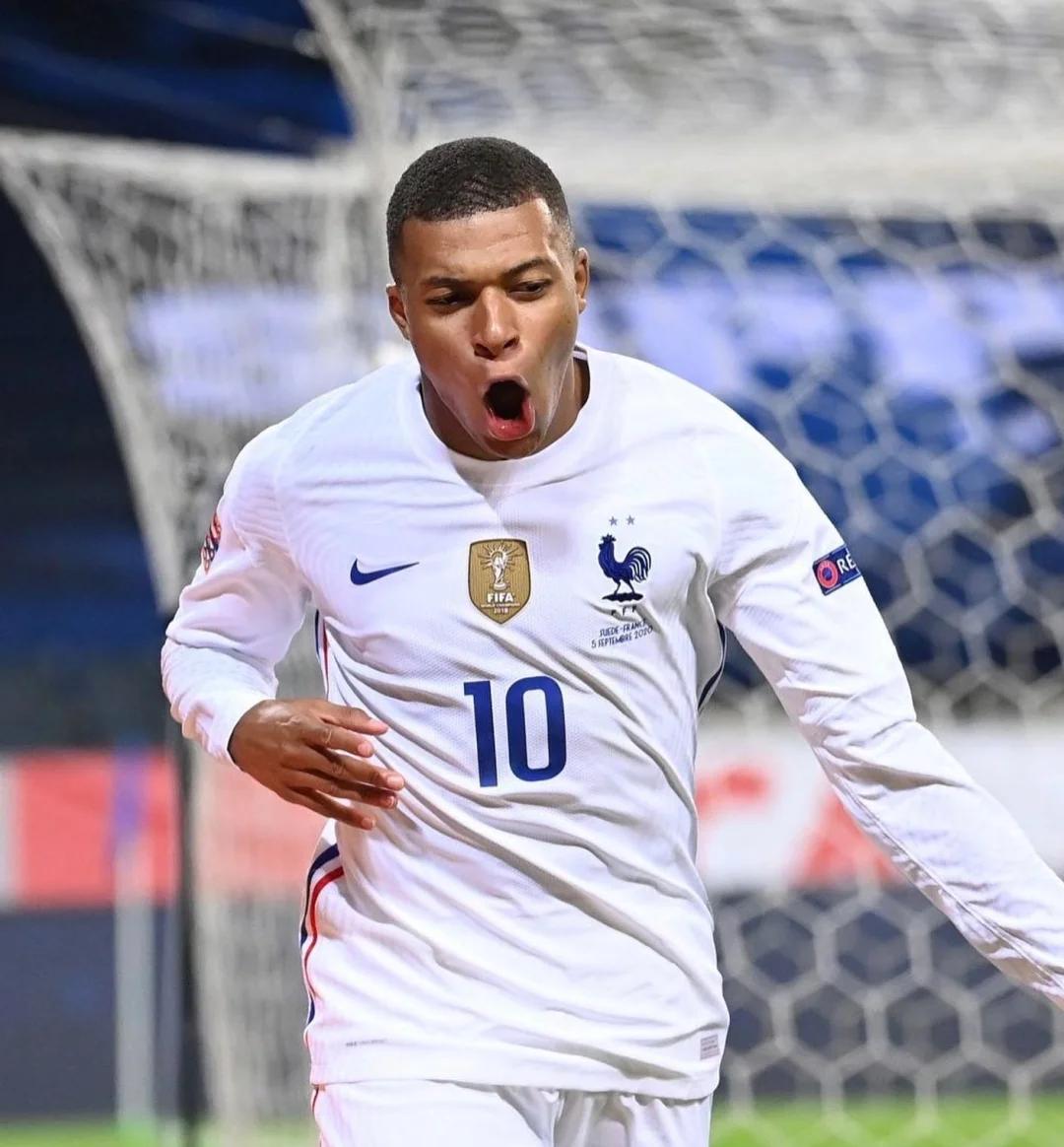 弗里克：拉菲尼亚回归对球队非常利好，我们仍有需要改进之处（弗里克：拉菲尼亚复出有助球队，但我们仍有提升空间）