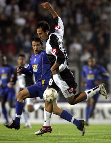 铁树开花，拜仁后卫约纳坦-塔斩获欧冠生涯首球（欧冠处子球到手，拜仁后卫约纳坦-塔终于破荒）