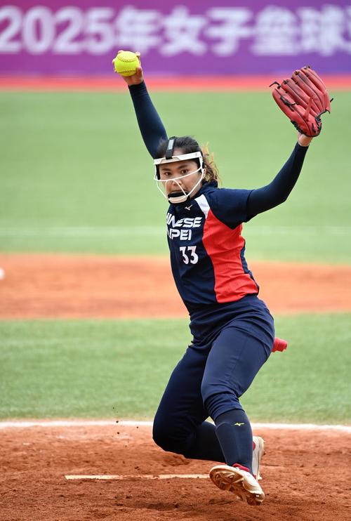 戴维：很高兴能为球队带来三分，斯帕莱蒂是位要求很高的教练（戴维：拿到三分很开心，斯帕莱蒂是一位高要求的主帅）