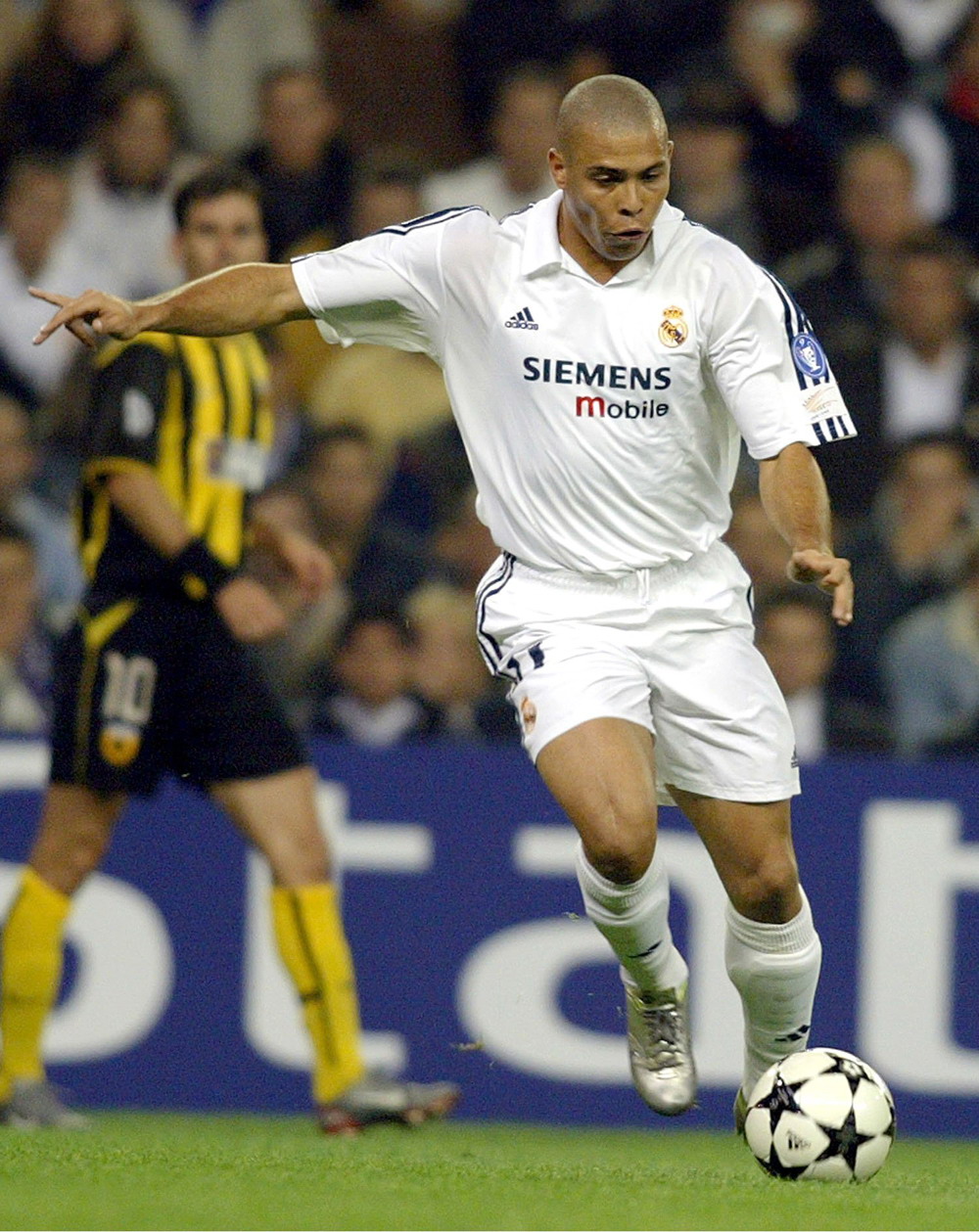 刘殿座获奖感言：感谢每一位身边的人，愿中国足球越来越好（刘殿座领奖致辞：感恩所有支持，祝中国足球蒸蒸日上）