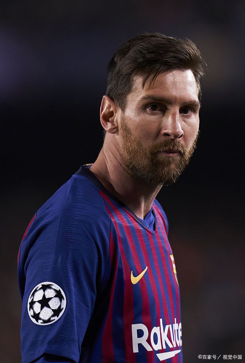 世体：巴萨否认了有意引进凯恩的报道，目前没和任何球员接触（世体：巴萨驳斥有意引进凯恩传闻，称目前未与任何球员接触）