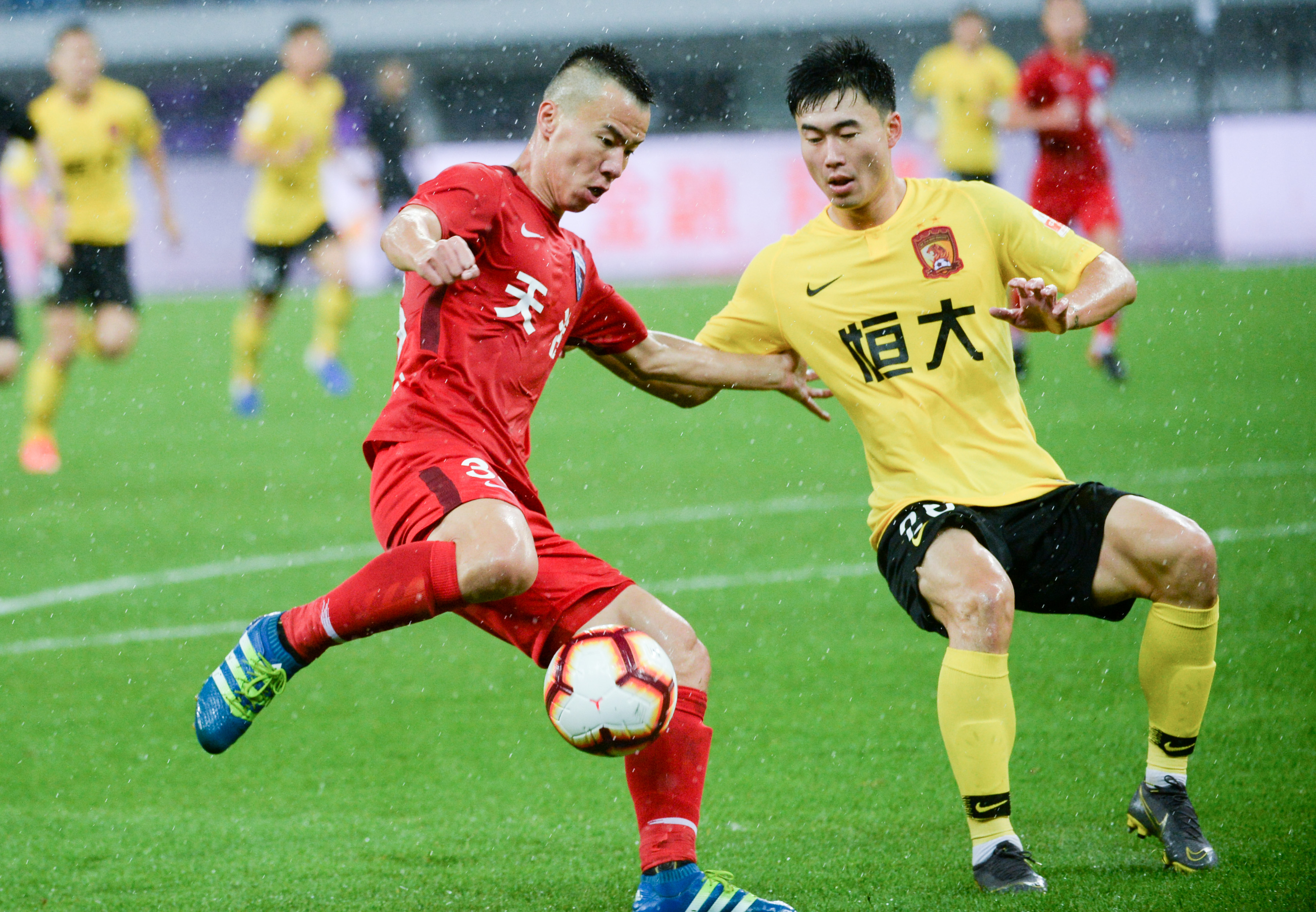 意天空：迪乌夫在国米逐渐展现影响力，或成邓弗里斯合适替补（意天空：迪乌夫在国米渐入佳境，有望出任邓弗里斯理想替补）