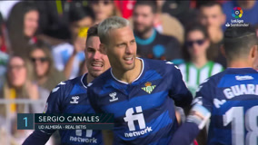 本泽马谈C罗：场上见面很冷淡？我们在更衣室已拥抱过了（本泽马回应与C罗场上显冷：更衣室里我们早已相拥）