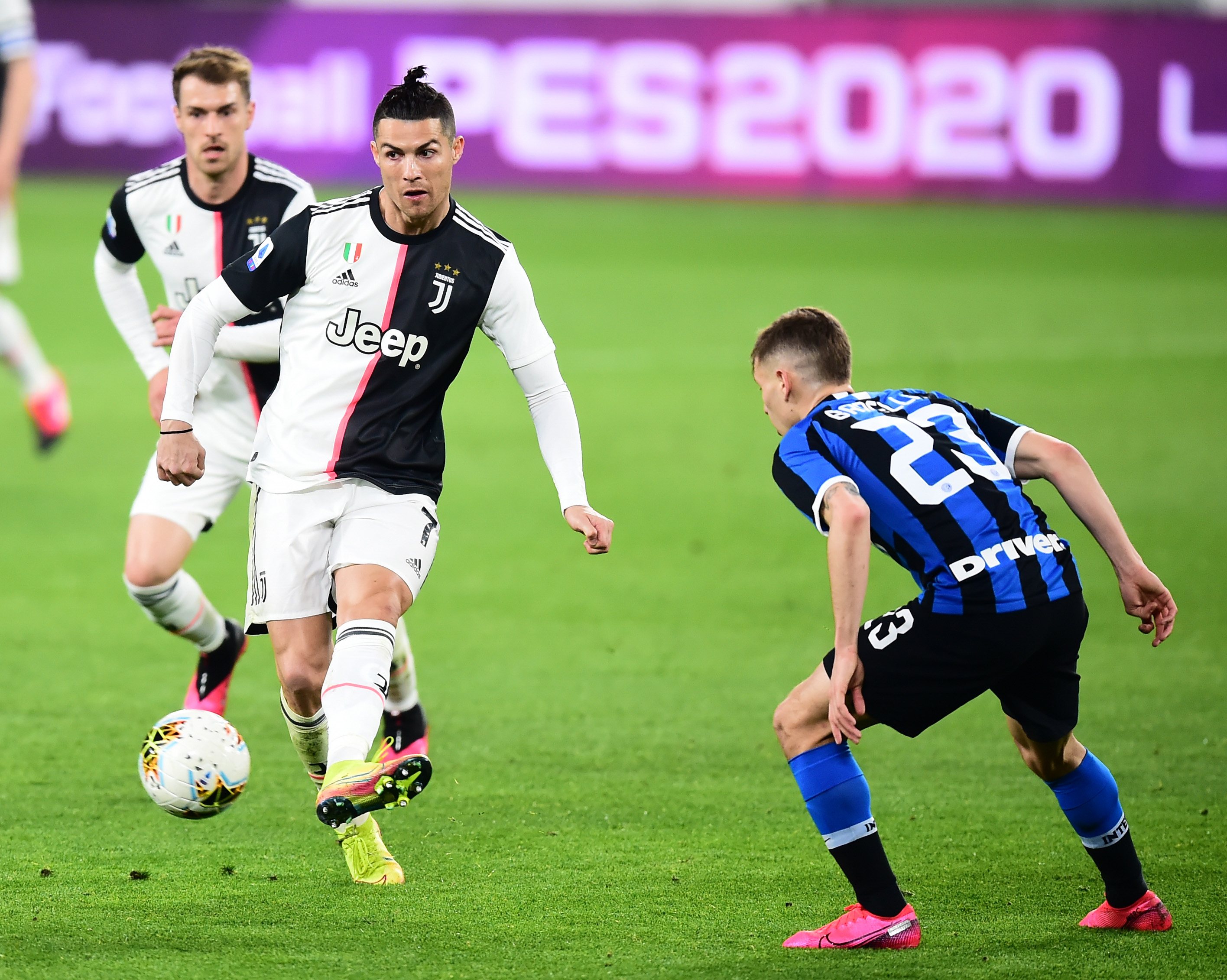 辽篮惨败广州赛后，付豪怒怼球迷，杨鸣说的实在，球迷：算啥东西（惨败广州后辽篮再起风波：付豪回怼球迷，杨鸣直言不讳，球迷喊“算啥东西”）