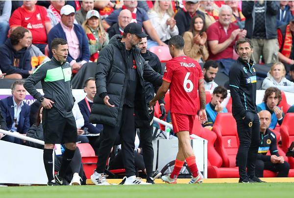 前队友：梅西教会我怎么踢球! 有时我还被他怒吼!（前队友谈梅西：他教会我踢球，也曾冲我怒吼）