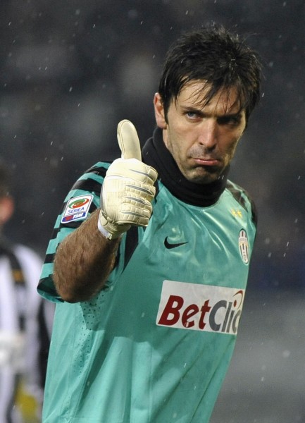 范戴克：已经好几周没在安菲尔德赢球了，我们迫切想扭转局面（范戴克：安菲尔德多周无胜，我们急需扭转颓势）