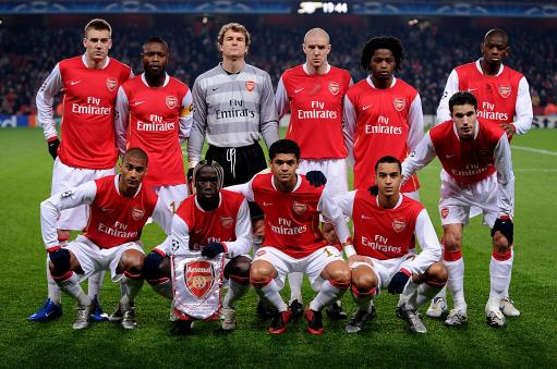 意甲积分榜：争冠白热化，米兰1球净胜球优势领先那不勒斯居首（意甲榜首之争白热化：米兰以1球净胜优势力压那不勒斯登顶）