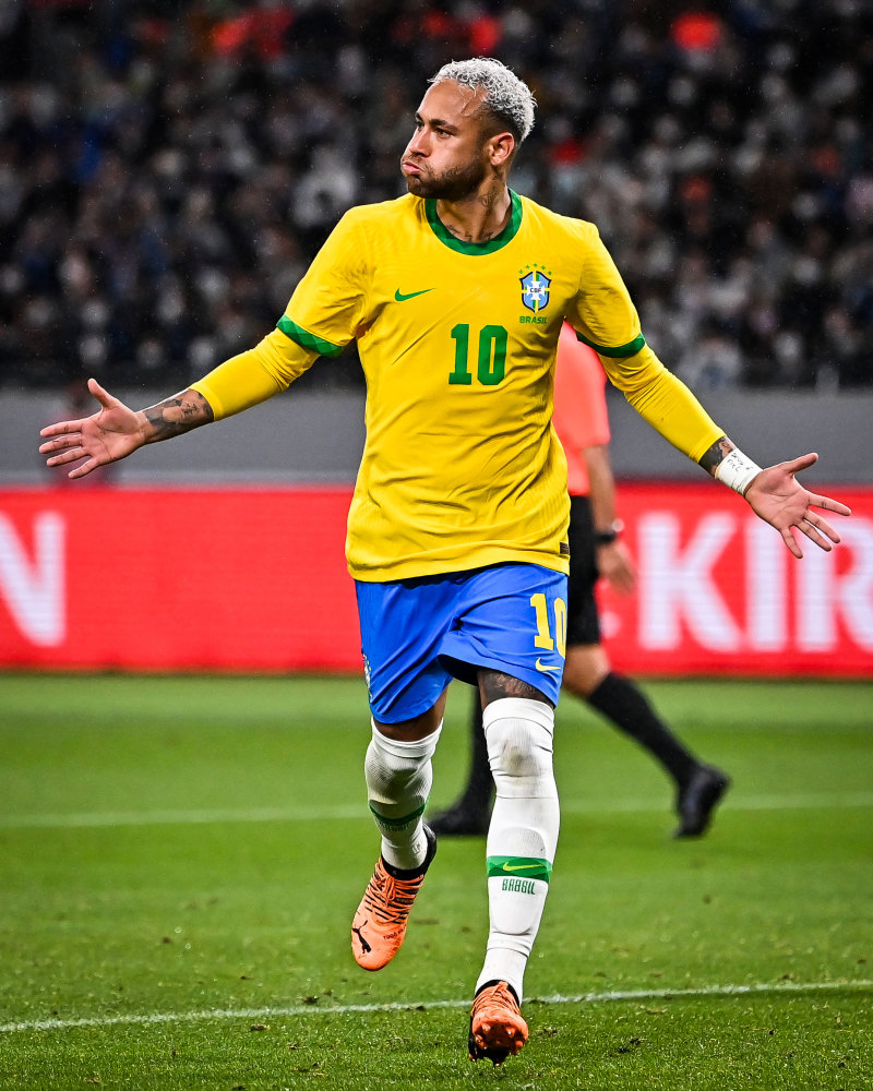 足球英足总宣布新规，严惩假摔行为引关注（英足总推出新规：严罚假摔行为引发热议）